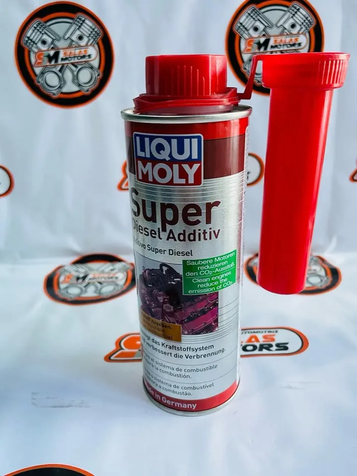 Lata de Liqui Moly Super Diesel Additiv con su boquilla roja